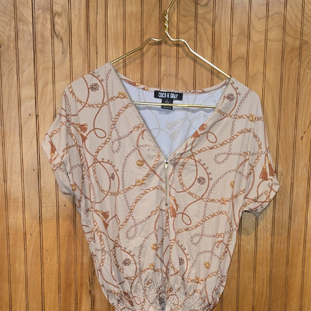 Beige Chain Print Women's Top By Coco & Shay Size Large
